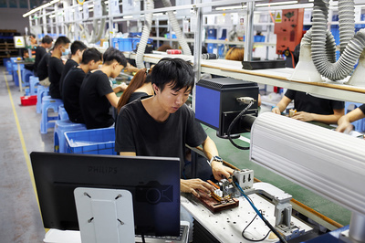 深圳寶安充電寶工廠車間攝影紀實 聚焦企業(yè)環(huán)境與制造的魅力